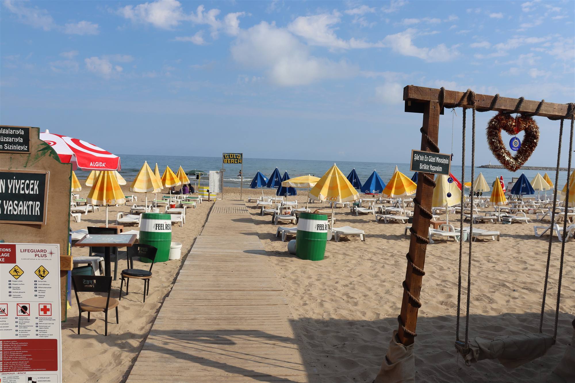Gold Beach girişinden Ayazma sahiline uzanan yürüyüş yolu